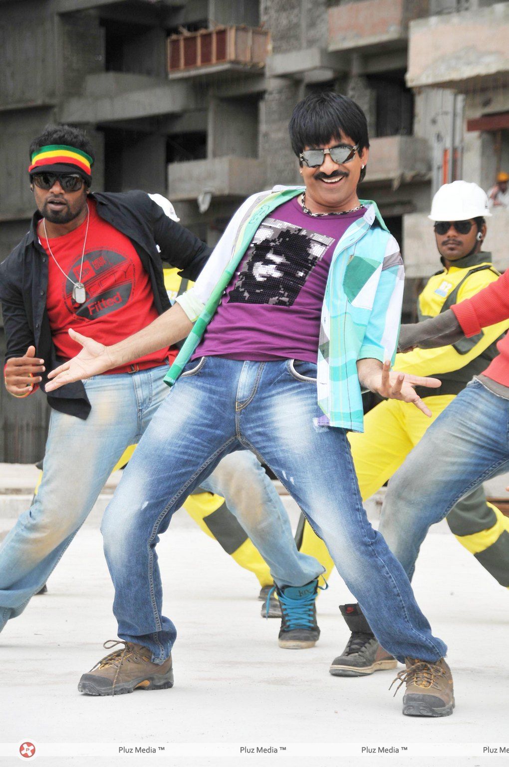 Ravi Teja - Ravi Teja in Nippu Movie Stills | Picture 131066